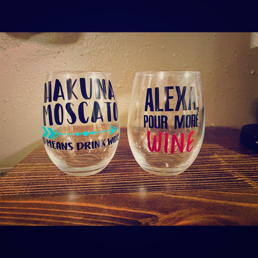 Hakuna Moscato wine glass